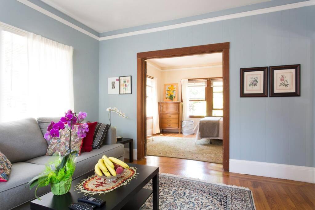 4 Furnished - 2 Beds Laundry And Parking Apartment
