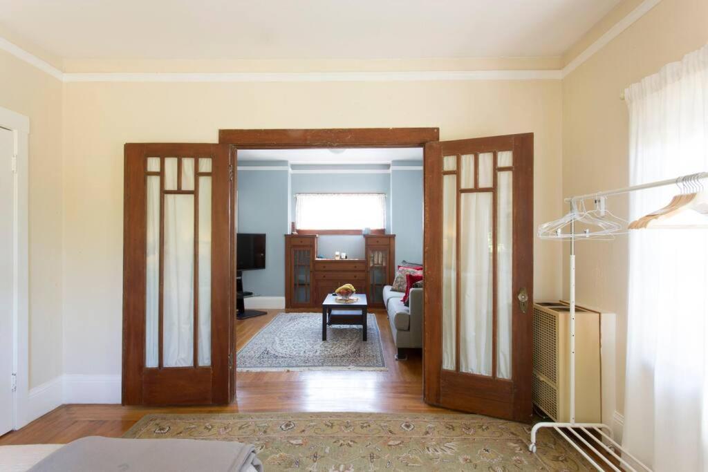 4 Furnished - 2 Beds Laundry And Parking * Berkeley