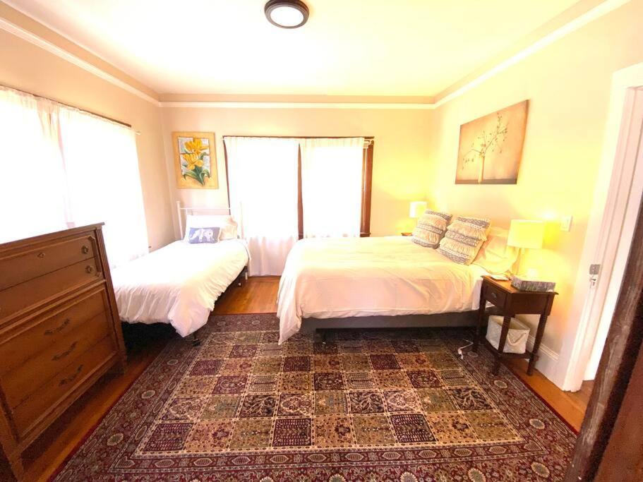 Apartment 4 Furnished - 2 Beds Laundry And Parking *