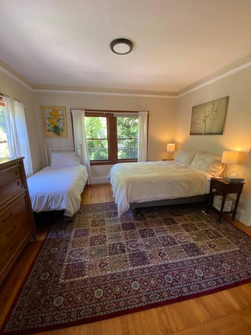 4 Furnished - 2 Beds Laundry And Parking