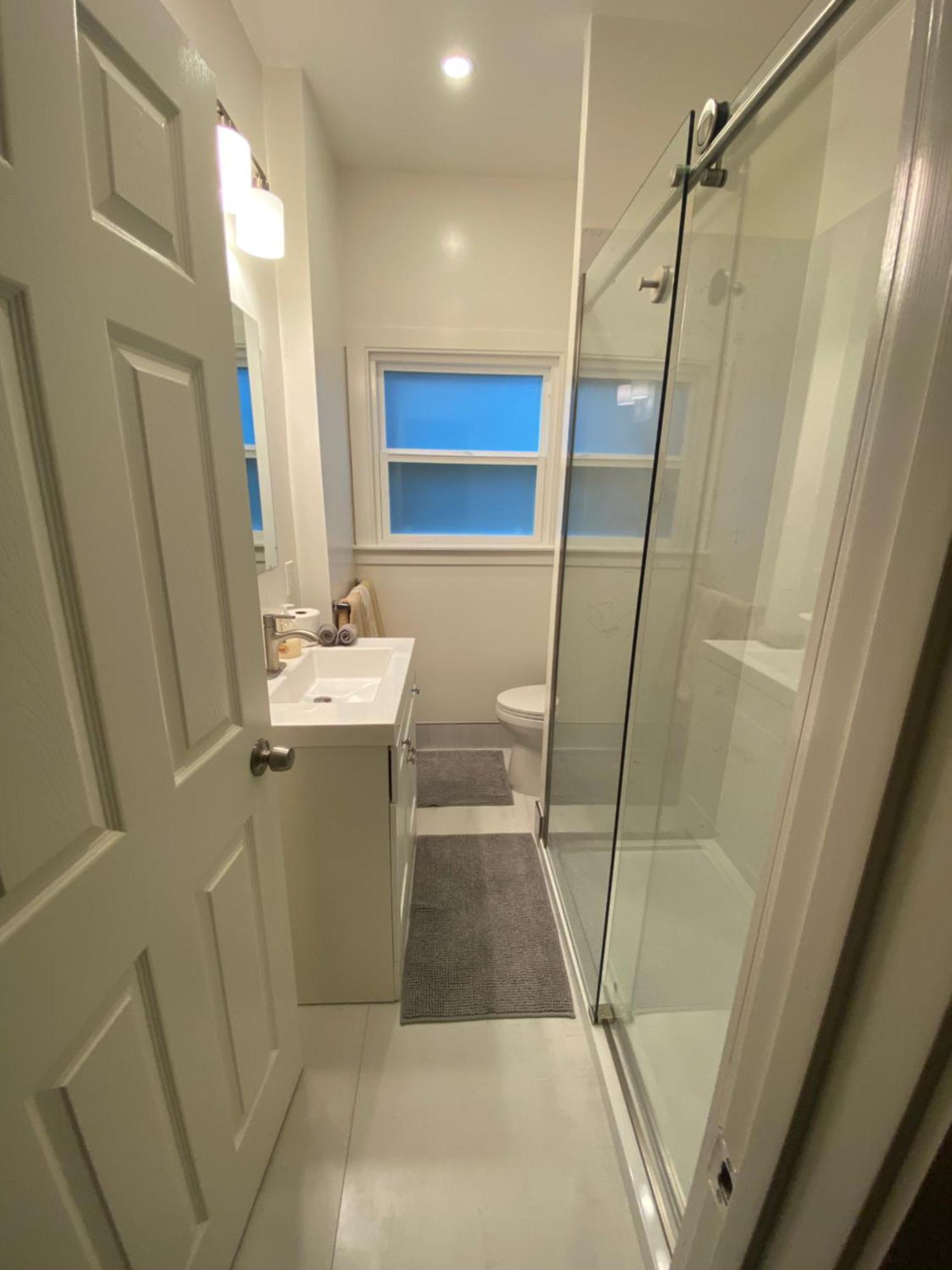 Apartment 4 Furnished - 2 Beds Laundry And Parking *